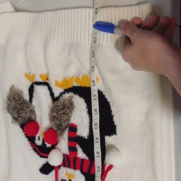 FOREVER 21 Cute Penguin Holiday Sweater size small - Picture 8 of 13